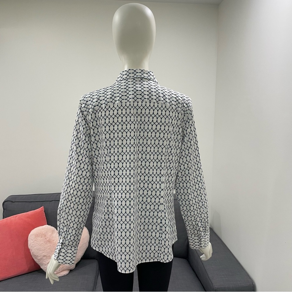 TALBOTS Wrinkle-Resistant Button Down Shirt Size 12 White & Blue Chain Print - Picture 8 of 16